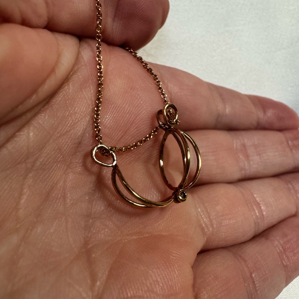 Elegant 14k Gold Cage Pendant Necklace - Picture 3 of 4